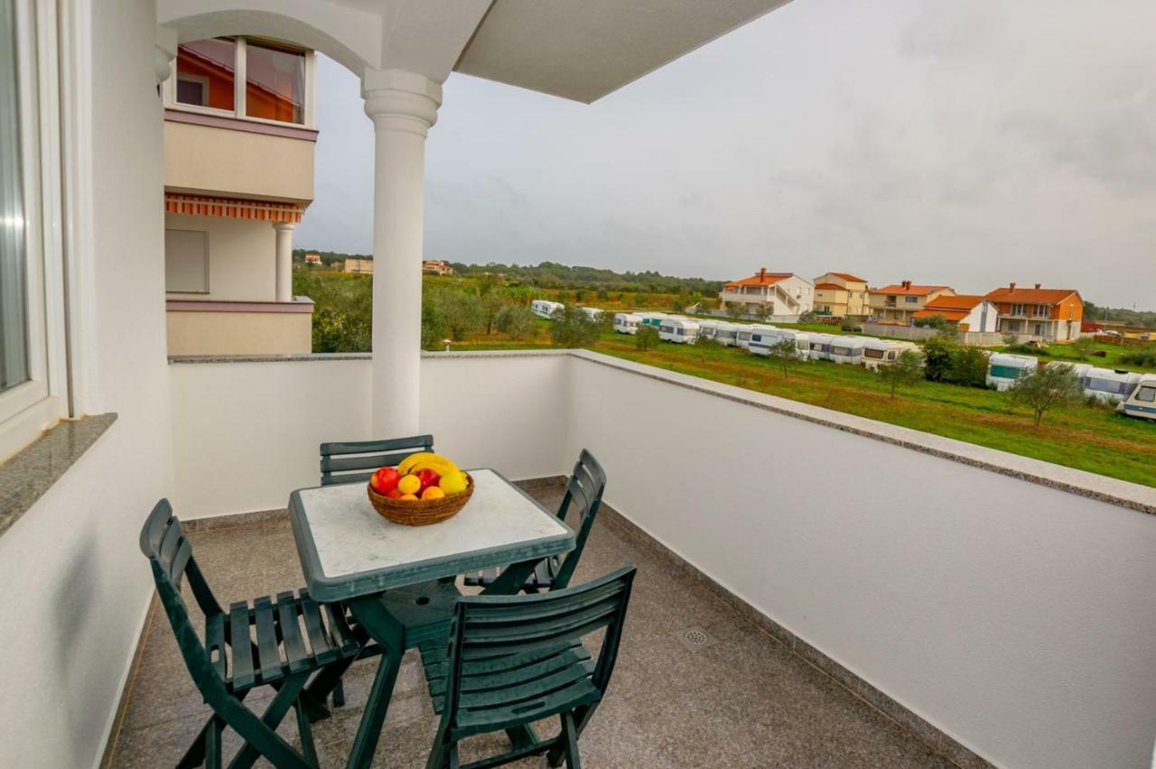Apartment Keti Fažana Exteriör bild